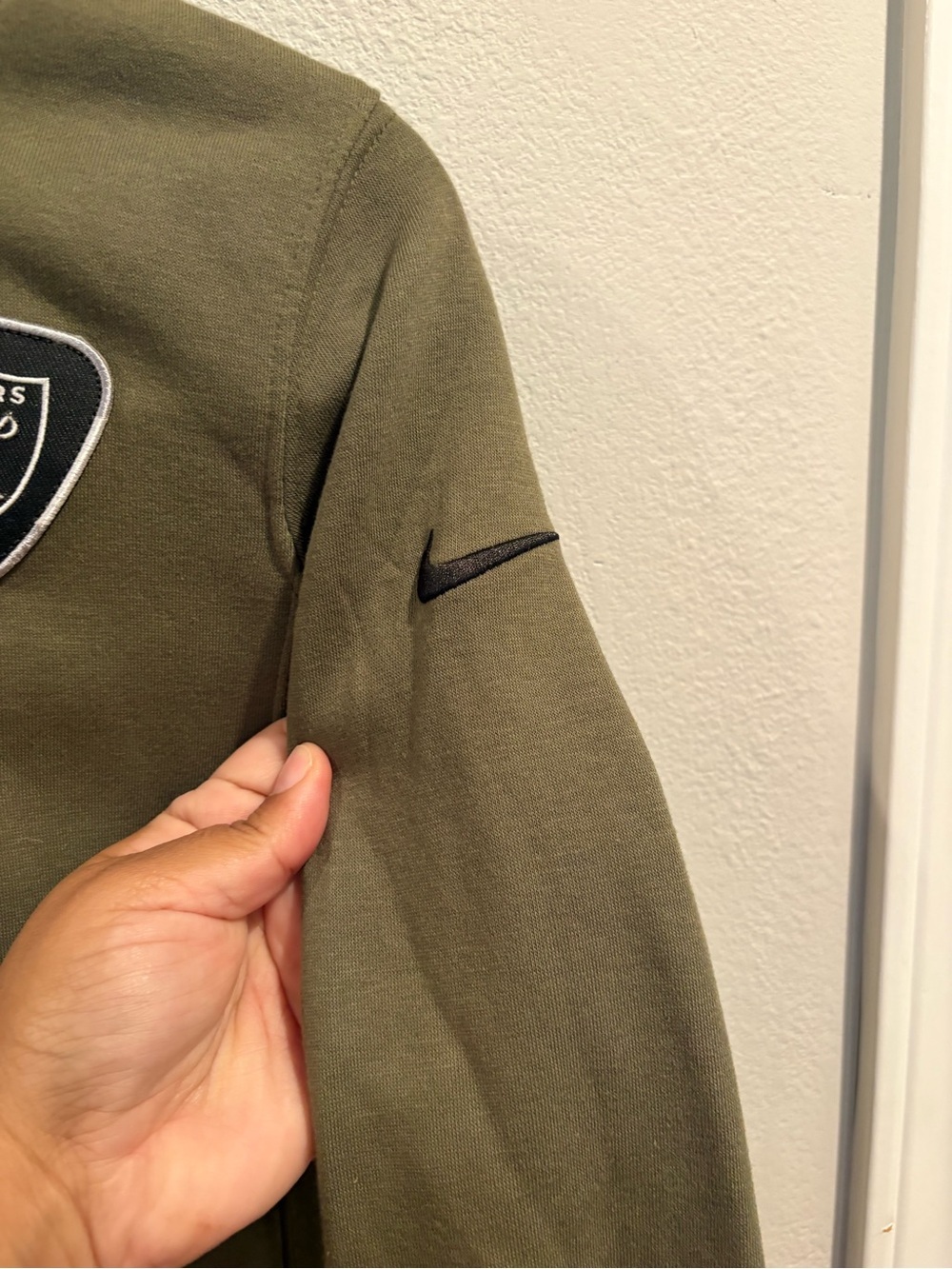 Nike Las Vegas Raiders Salute To Service Hoodie - Youth Size Small & Large NWOT - Picture 6 of 14